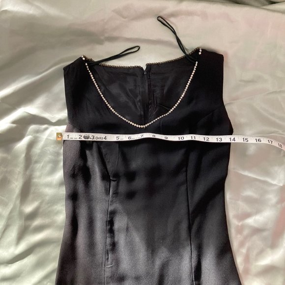 Vintage 1960s Black Sleeveless V-Neck Back Zip Crepe Dress w/ Rhinestones Size 0 - Picture 10 of 15